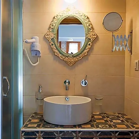 Sofia's House 4*